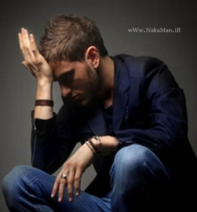 دانلود آهنگ من اینجا غریبم کجایی از افشین آذری + متن ترانه
