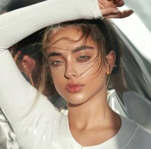آهنگ زور دلتنگ و غمبارم من بی کس و بی یارم صدای زن هوش مصنوعی